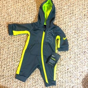 ⭐️ Newborn Nike Therma Onezie